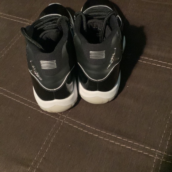 Jordan 11 retros black julibees size 7/5 - Picture 5 of 5